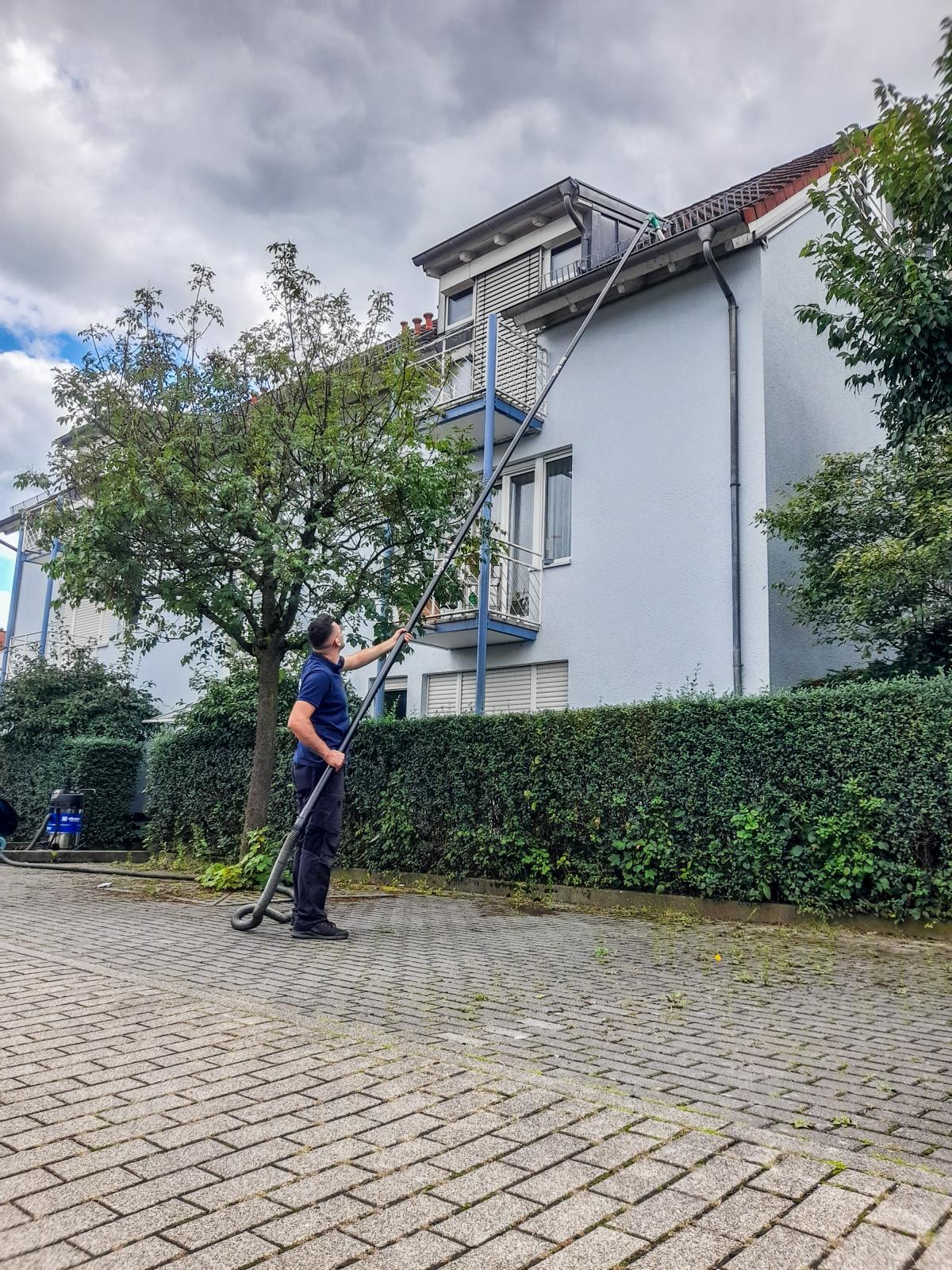 allesklar Gebaeudereinigung Dachrinnenreinigung  Regenrinnenreinigung Frankfurt