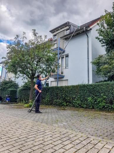 allesklar Gebaeudereinigung Dachrinnenreinigung  Regenrinnenreinigung Frankfurt