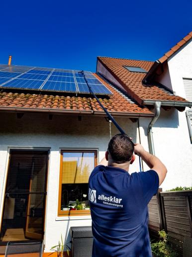 Photovoltaik-Reinigung und Solarreinigung allesklar Gebäudereinigung