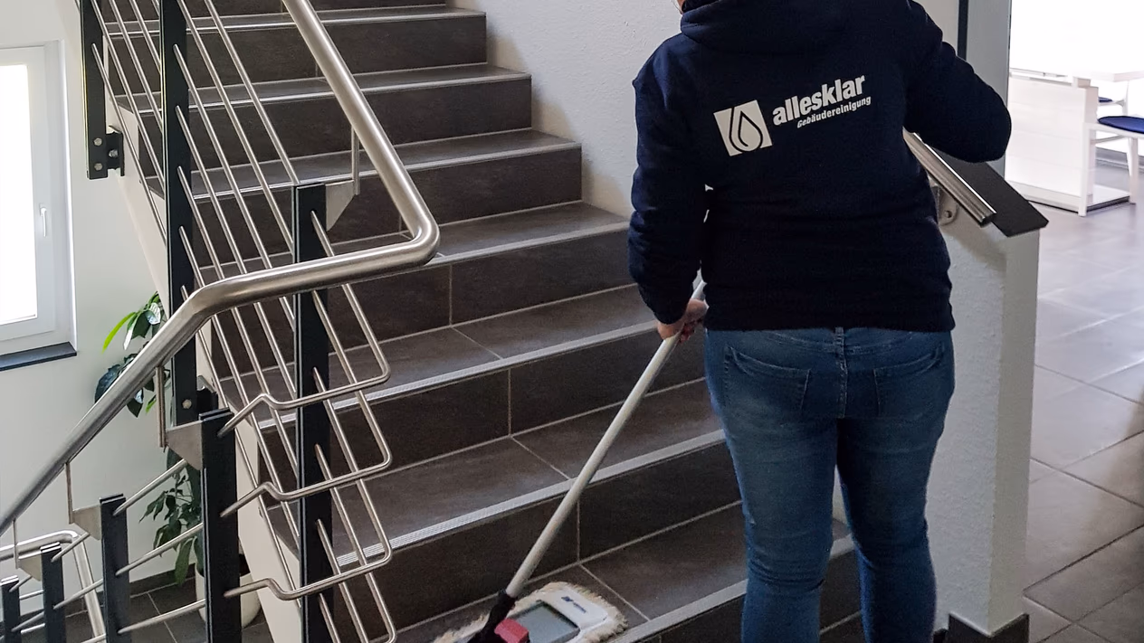allesklar Gebäudereinigung Treppenhausreinigung