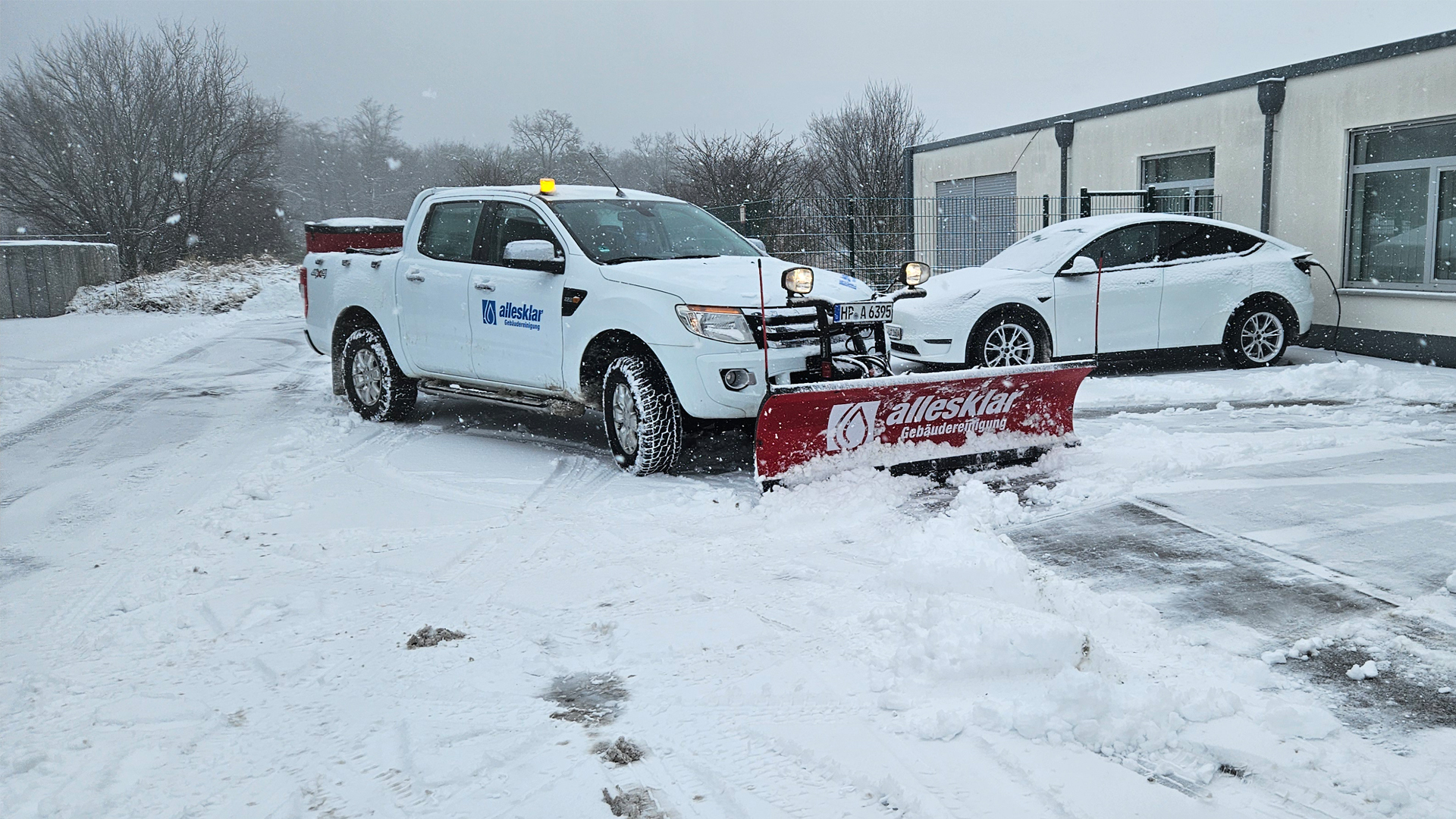 ✓ Streudienst mit geeigneten Streumitteln gemäß Vorschriften Bensheim